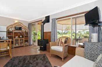Avocado Grove Bed & Breakfast